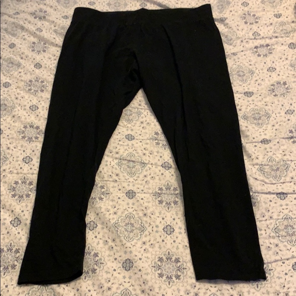Plain black leggings